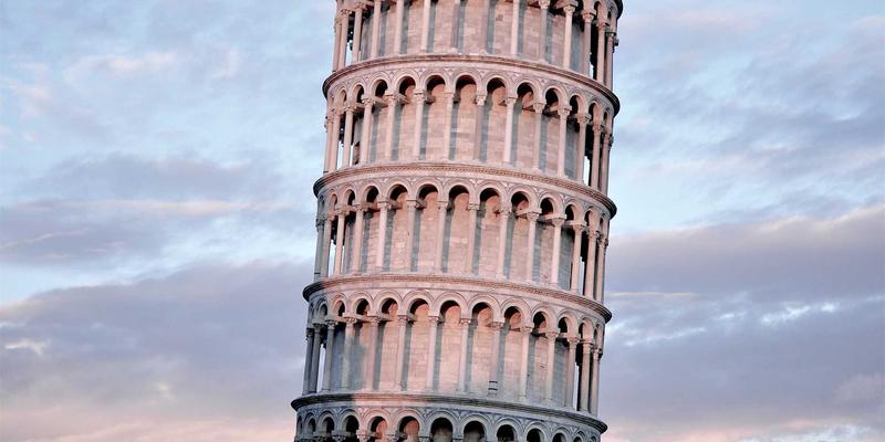 探秘中国苗族：璀璨的文化遗产与服饰艺术的活态传承