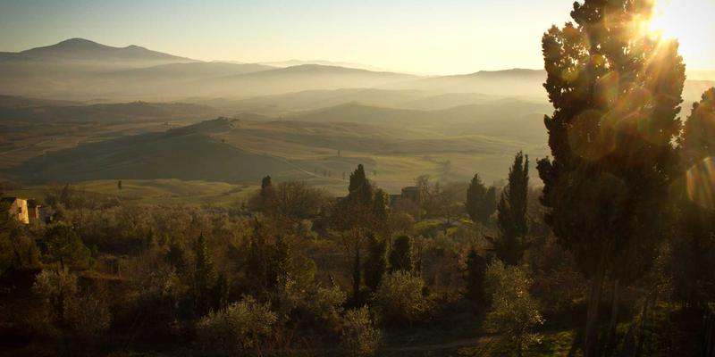 探秘湘西苗族赶秋节：从古老起源到现代庆典，领略苗族服饰与银饰之美