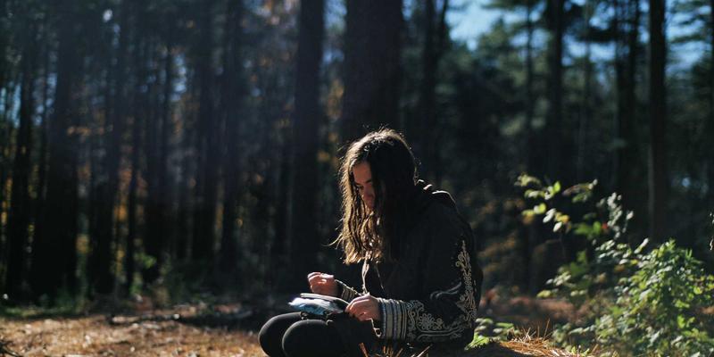 银饰叮当，歌声悠扬：探秘中国苗族多声部情歌（游方歌）的即兴艺术与情感密码