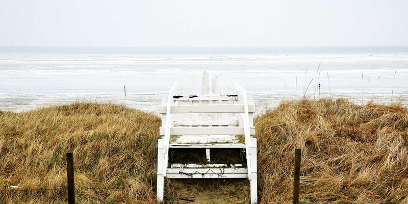银饰闪耀，情谊跨越国界：探秘云南文山苗族花山节的文化盛宴